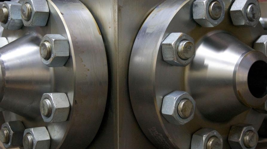 A newly manufactured API 6A flange in the Marcore facility.
